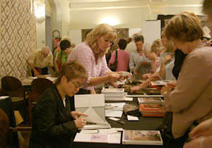 キルト展会場 サイン会の様子