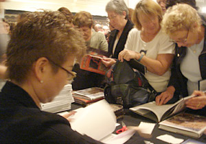 キルト展会場 サイン会の様子